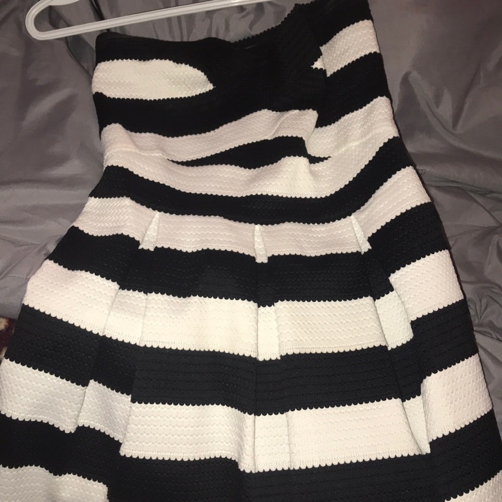 Express Dress - Picture 4 of 4